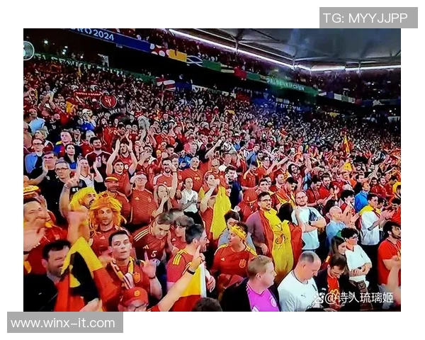 足球球星与球迷情感纽带:从赛场到生活的深刻互动与共鸣 足球球星与球迷情感纽带:从赛场到生活的深刻互动与共鸣