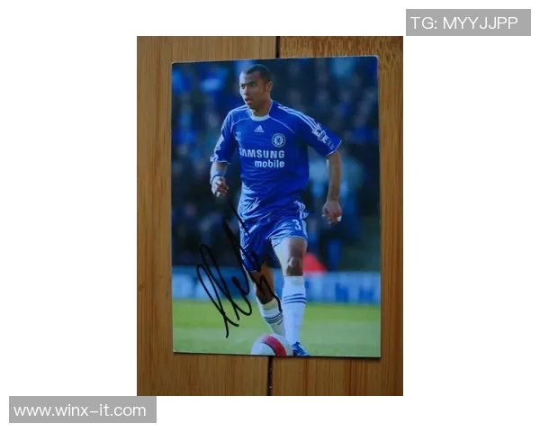 足球球星亲笔签名邮寄服务揭秘如何获取专属收藏品