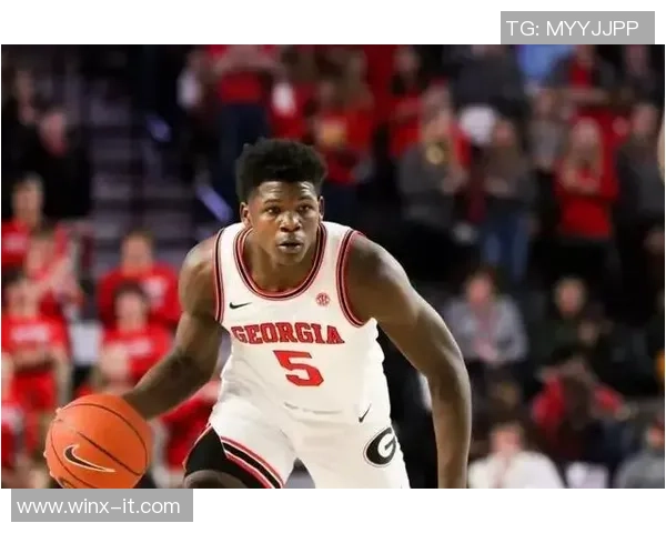 足球球星安东尼的全名及其背后的成长故事与职业生涯揭秘 足球球星安东尼的全名及其背后的成长故事与职业生涯揭秘