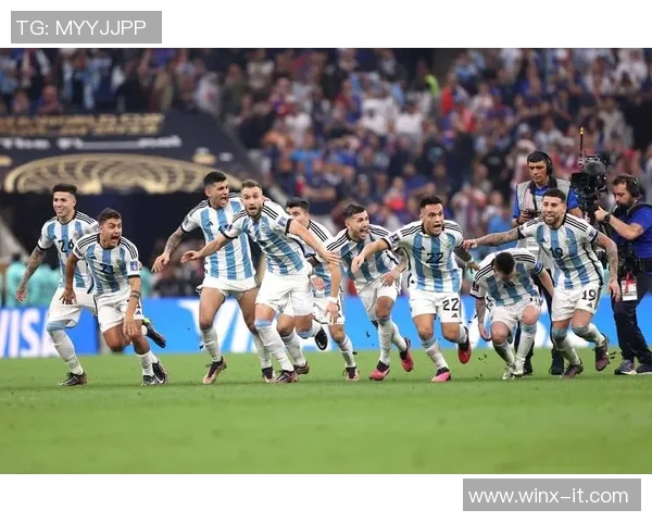 足球球星裸照背后的故事与不为人知的运动员生活真相揭秘 足球球星裸照背后的故事与不为人知的运动员生活真相揭秘